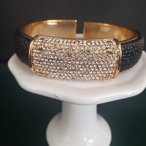 Unbranded Cuff Bracelet Black Pebbled Faux Leather Double‎ Hinged Clear Crystals